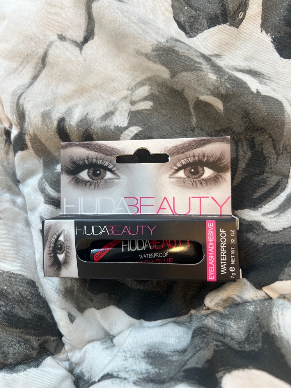 NIB HUDA BEAUTY Waterproof Lash Glue Black